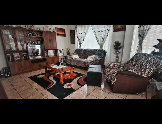 3 BEDROOM HOUSE FOR SALE IN MOUNTAIN VIEW